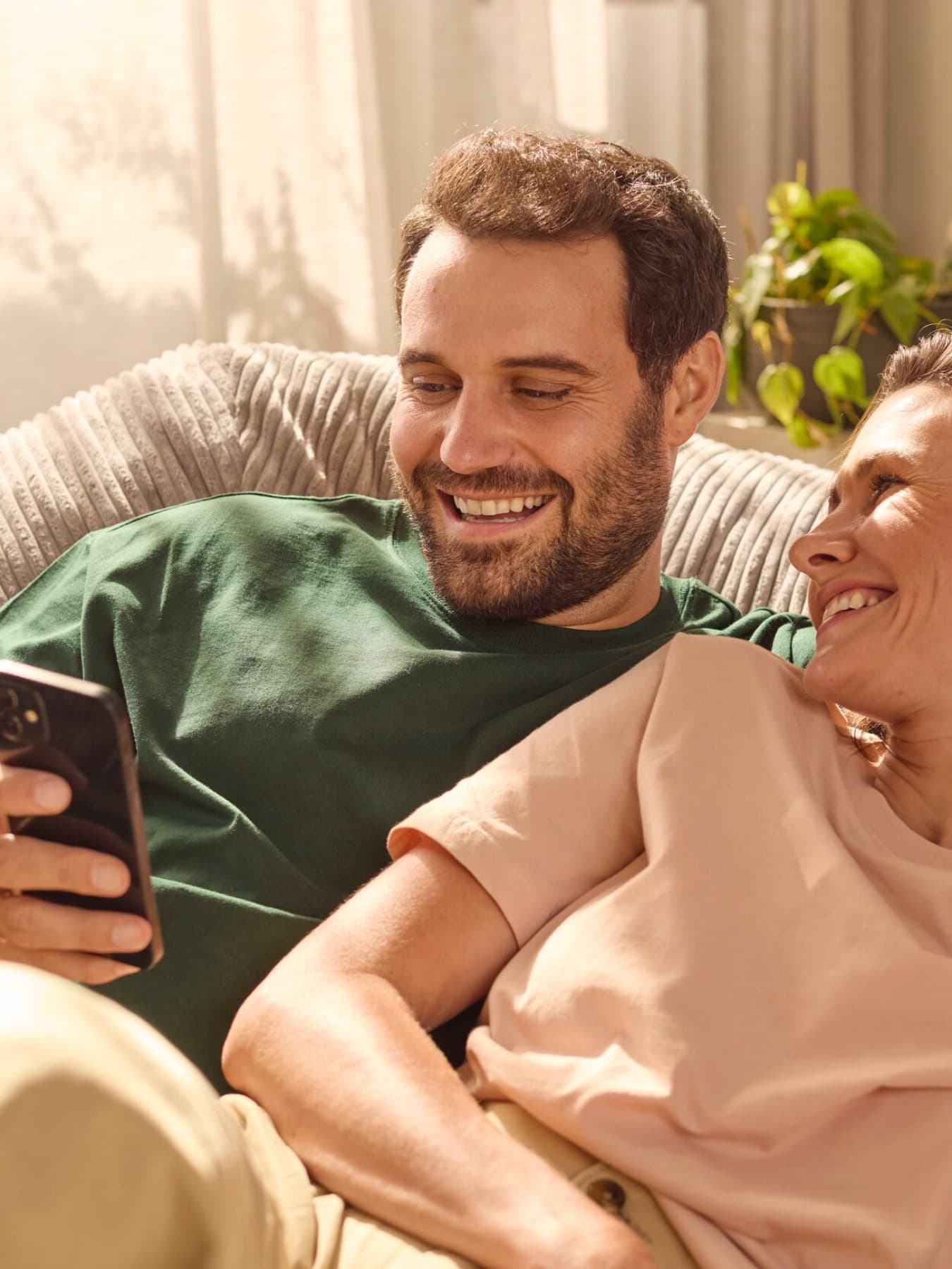 Mann mit einem Smartphone